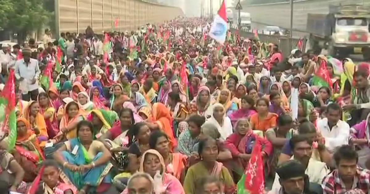 Maharashtra Farmers Protest For Drought Relief, Farm Loan Waiver In ...